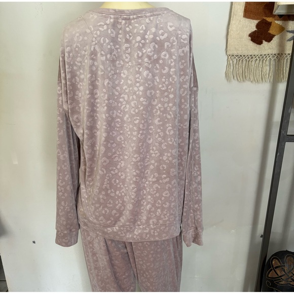 Nicole Miller Women's Leopard Print lounge Pajama Set Size Large - Picture 2 of 7